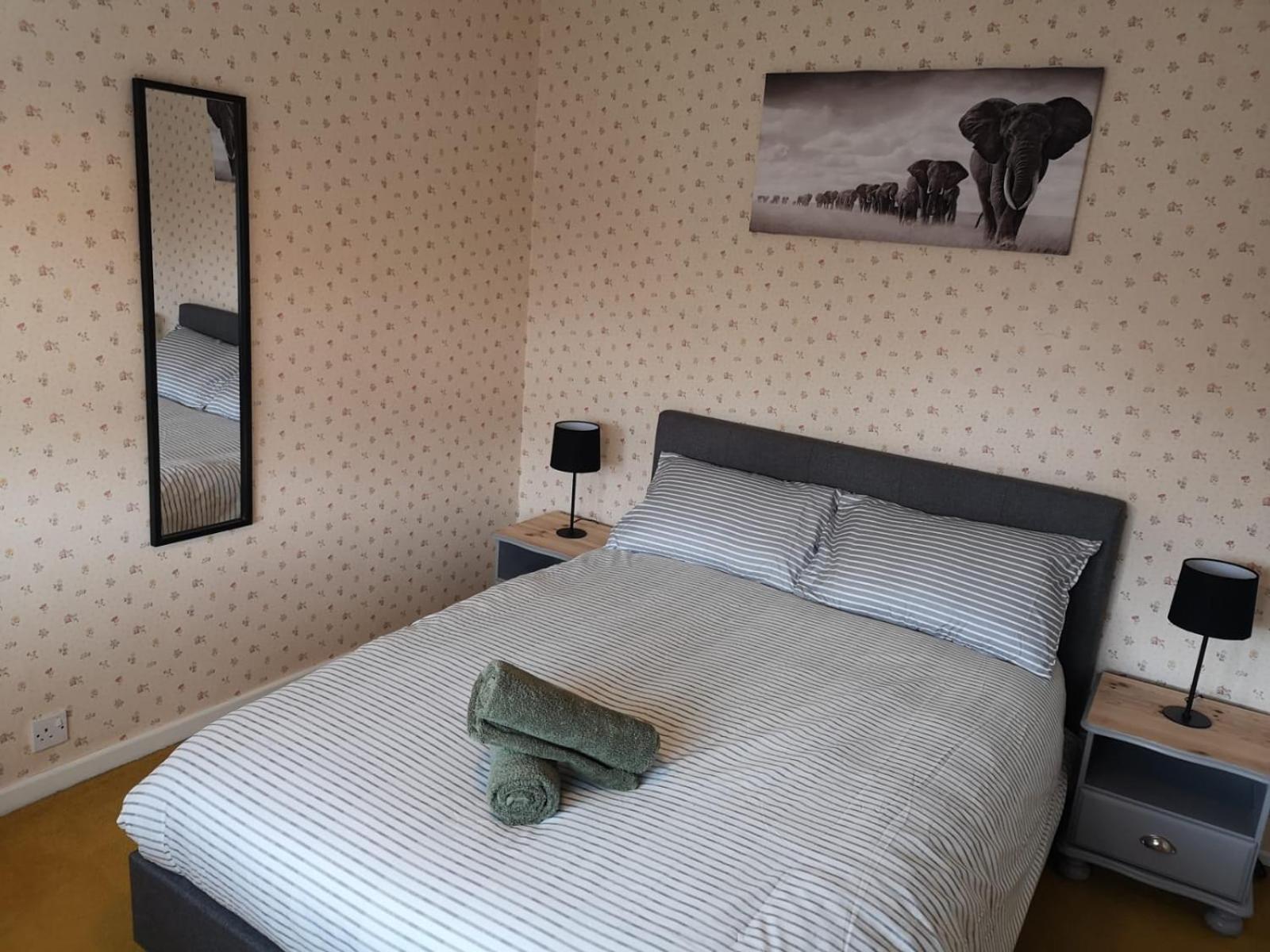 Mossbank House Luton Airport *